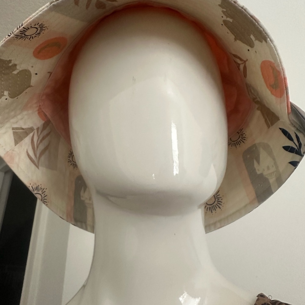 New authentic DISNEY hat - Picture 4 of 5